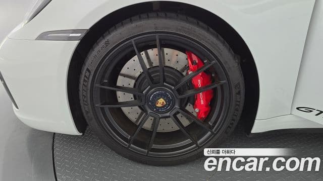 Porsche 911 2023 — Photo 16/30