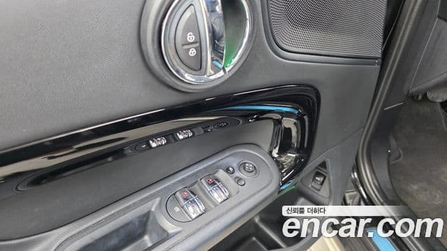 Mini Cooper D Countryman 2021 — ფოტო 27/32