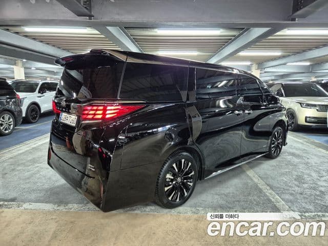 Toyota Alphard 2023 — Photo 9/20