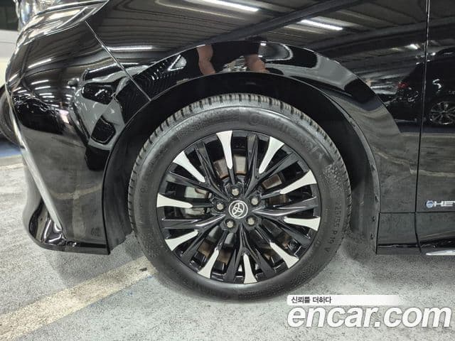 Toyota Alphard 2023 — Photo 17/20