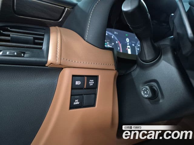 Toyota Alphard 2023 — Photo 7/20