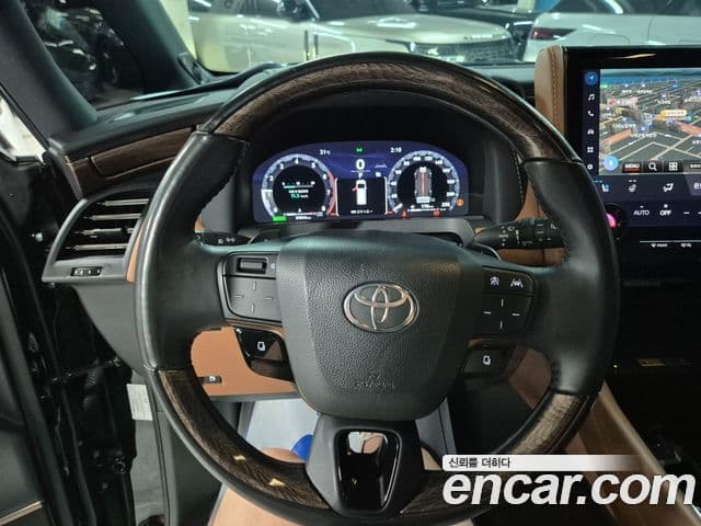 Toyota Alphard 2023 — Photo 15/20