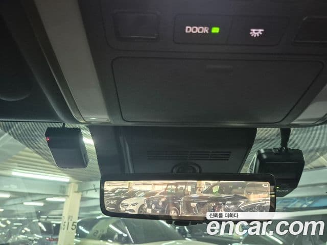 Toyota Alphard 2023 — Photo 18/20