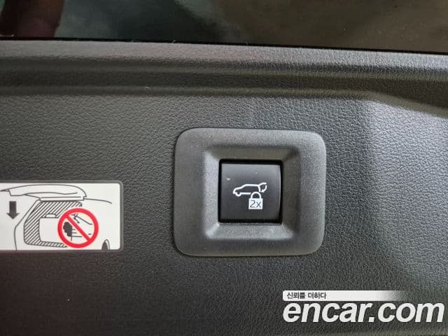 Toyota Alphard 2023 — Photo 19/20