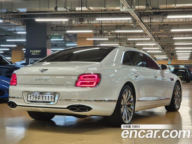Bentley Flying Spur 2022 — Photo 13/20