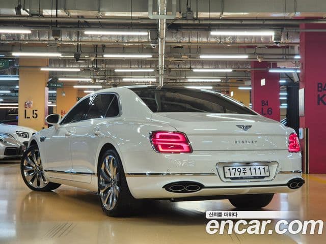 Bentley Flying Spur 2022 — Photo 18/20