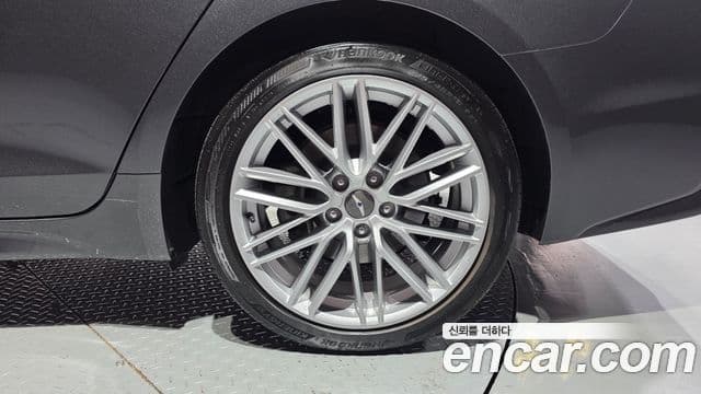 Genesis G70 2019 — Şəkil 14/31