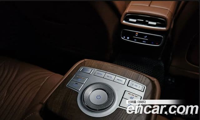 Genesis G80 2022 — ფოტო 13/20