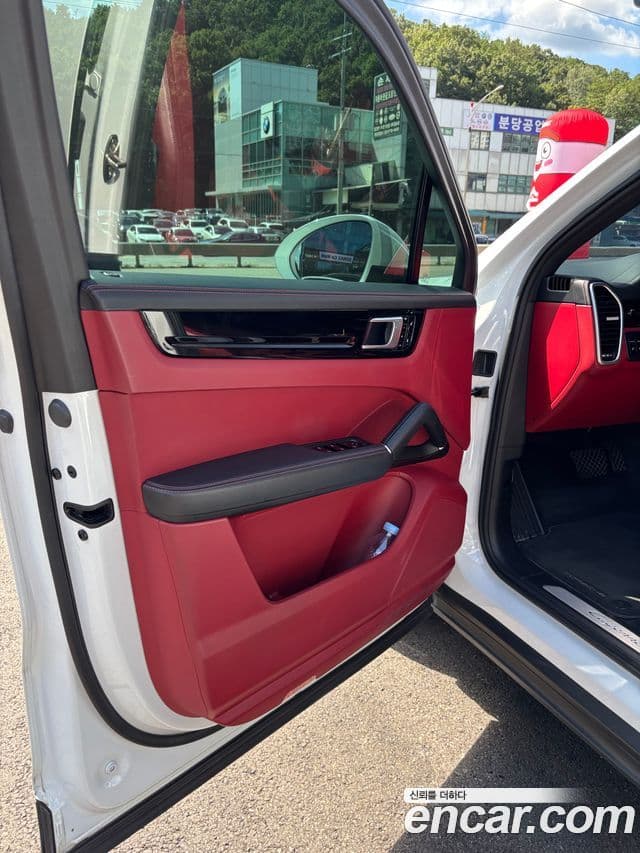 Porsche Cayenne 2019 — Photo 7/11