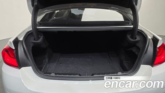 BMW 4 Series 2018 — Photo 28/32