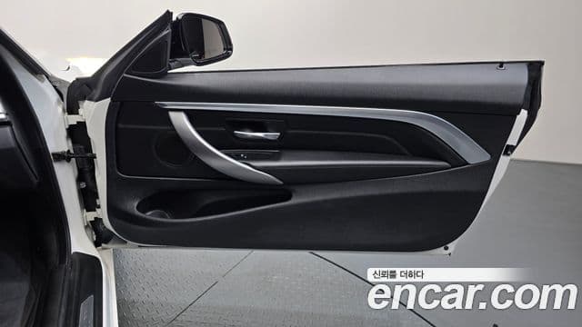 BMW 4 Series 2018 — Photo 20/32