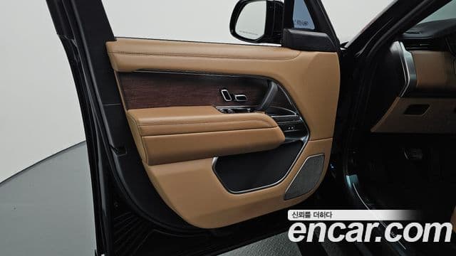 Land Rover Range Rover 2025 — Photo 16/42