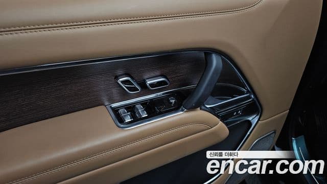 Land Rover Range Rover 2025 — Photo 9/42