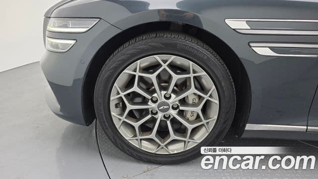 Genesis G80 2023 — ფოტო 17/20