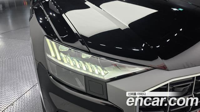 Audi Q8 2022 — ფოტო 35/36