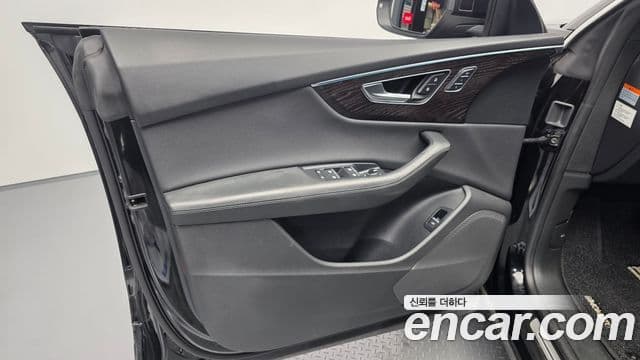 Audi Q8 2022 — ფოტო 29/36