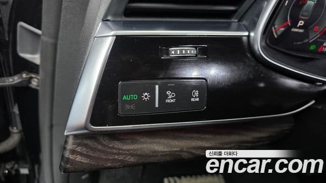 Audi Q8 2022 — ფოტო 1/36