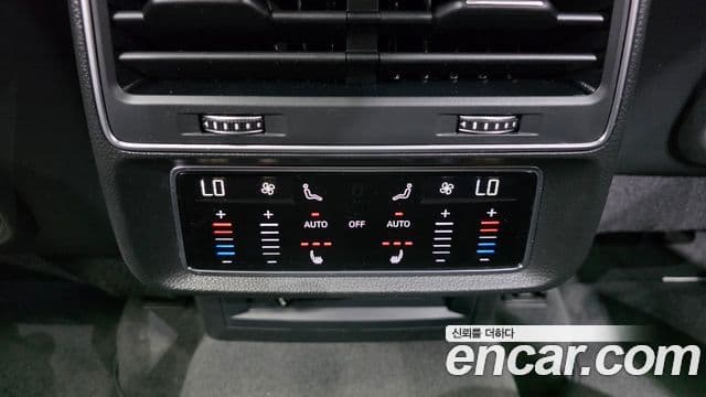 Audi Q8 2022 — ფოტო 11/36