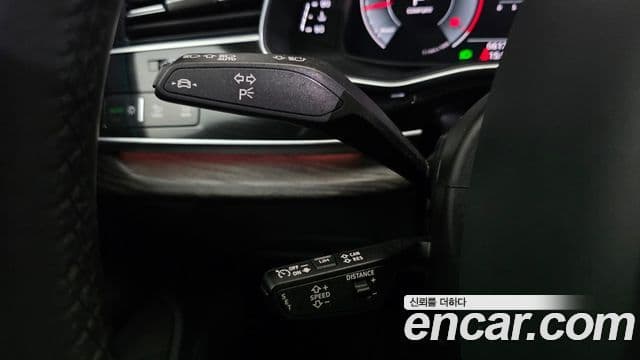 Audi Q8 2022 — ფოტო 34/36