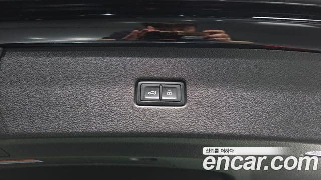 Audi Q8 2022 — ფოტო 28/36