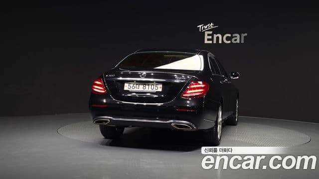 Mercedes-Benz E-Class 2018 — Şəkil 18/20