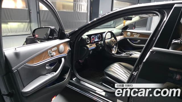 Mercedes-Benz E-Class 2018 — Şəkil 12/20