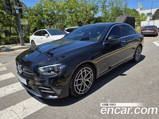 Mercedes-Benz E-Class 2021 — ფოტო 18/20