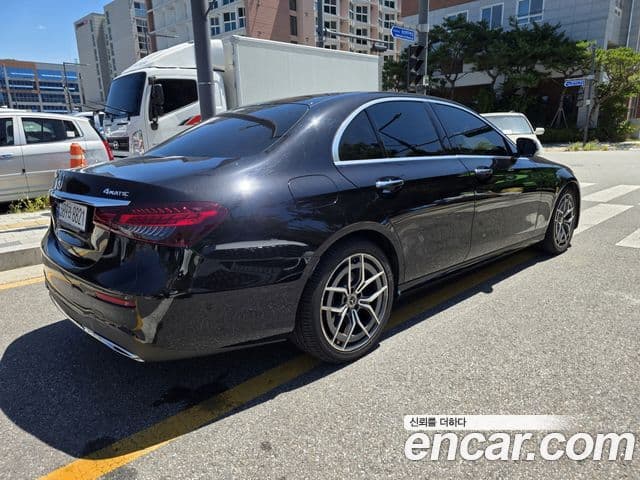 Mercedes-Benz E-Class 2021 — ფოტო 15/20