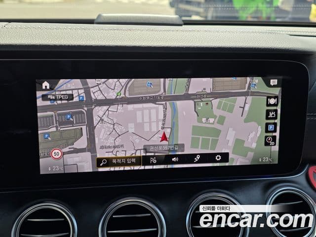 Mercedes-Benz E-Class 2021 — ფოტო 19/20