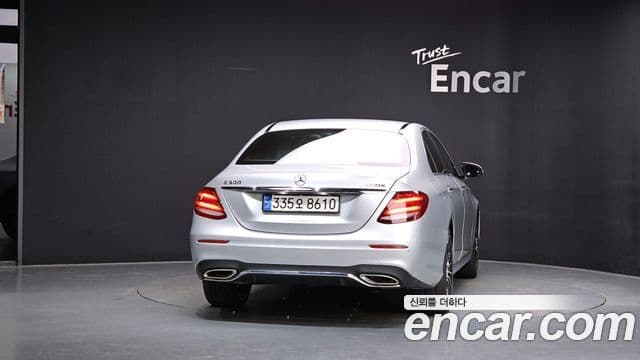 Mercedes-Benz E-Class 2018 — ფოტო 23/36