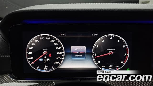 Mercedes-Benz E-Class 2018 — ფოტო 33/36