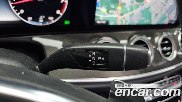 Mercedes-Benz E-Class 2018 — ფოტო 17/36