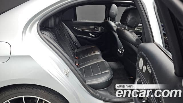 Mercedes-Benz E-Class 2018 — ფოტო 13/36