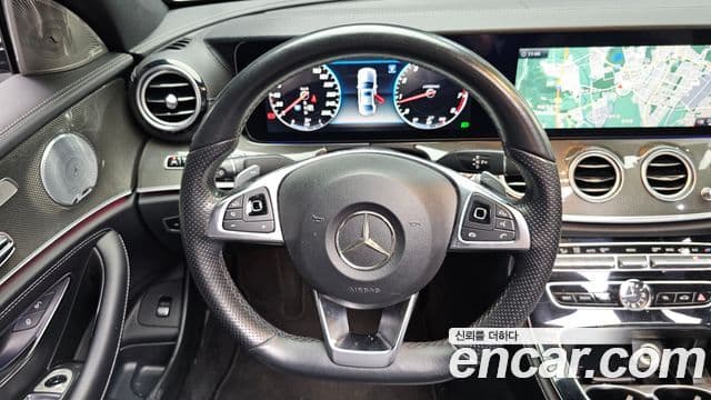 Mercedes-Benz E-Class 2018 — ფოტო 19/36