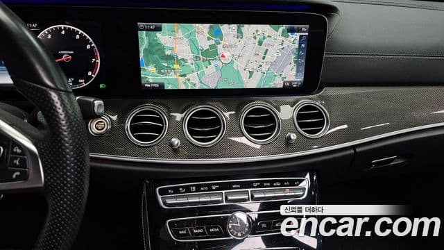 Mercedes-Benz E-Class 2018 — ფოტო 15/36
