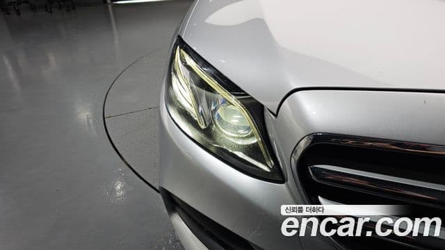 Mercedes-Benz E-Class 2018 — ფოტო 3/36