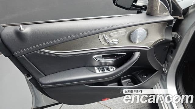 Mercedes-Benz E-Class 2018 — ფოტო 9/36