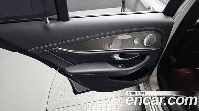 Mercedes-Benz E-Class 2018 — ფოტო 7/36