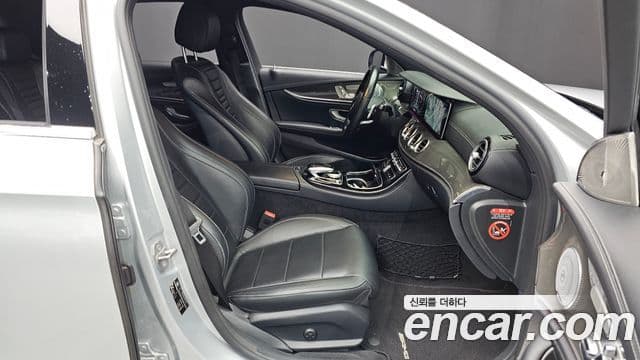Mercedes-Benz E-Class 2018 — ფოტო 22/36
