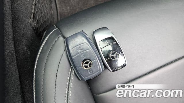 Mercedes-Benz E-Class 2018 — ფოტო 25/36