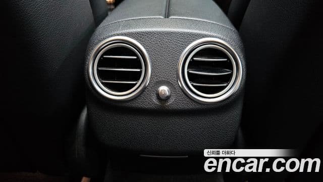 Mercedes-Benz E-Class 2018 — ფოტო 31/36