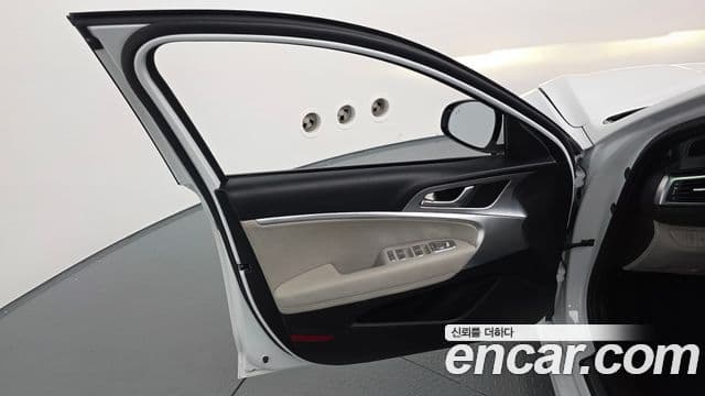 Genesis G70 2022 — Photo 23/39