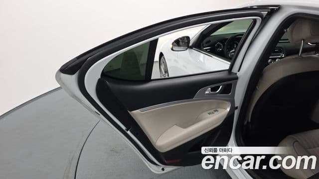 Genesis G70 2022 — Photo 27/39