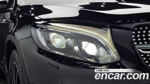Mercedes-Benz GLC-Class 2019 — Şəkil 17/34