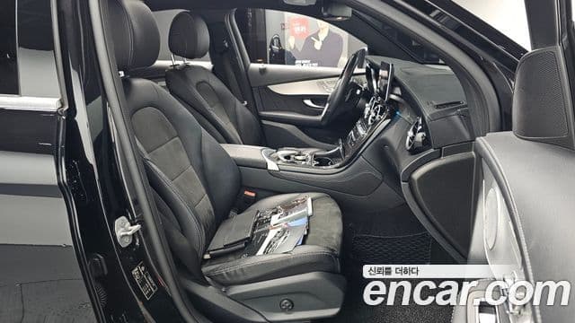 Mercedes-Benz GLC-Class 2019 — Şəkil 32/34
