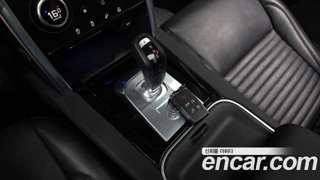 Land Rover Discovery Sport 2020 — Фото 9/20
