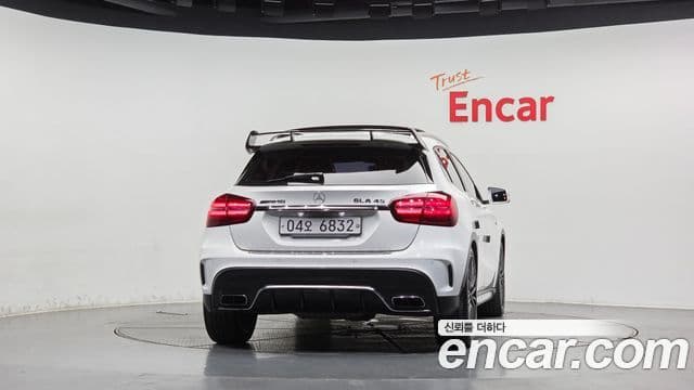Mercedes-Benz GLA-Class 2018 — ფოტო 24/33