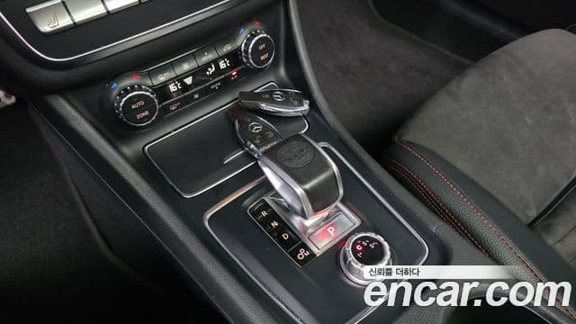 Mercedes-Benz GLA-Class 2018 — ფოტო 15/33