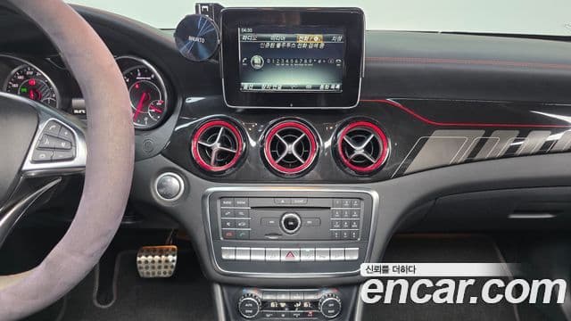 Mercedes-Benz GLA-Class 2018 — ფოტო 29/33