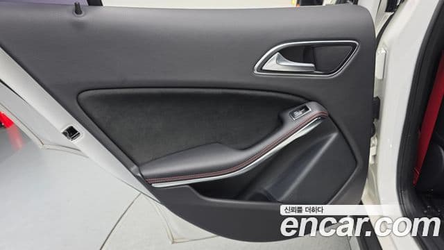 Mercedes-Benz GLA-Class 2018 — ფოტო 20/33